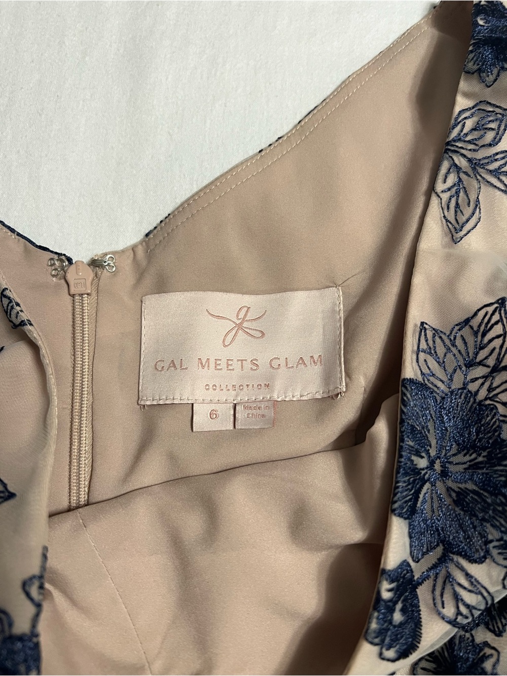 Gal Meets Glam Rosemary Floral Embroidered Midi Dress Size 6 Navy Blush - Picture 8 of 8